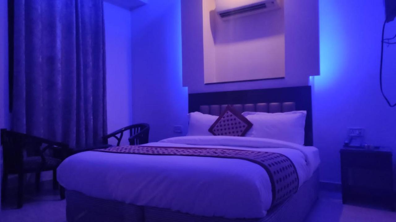 Hotel Gaylord International - New Delhi Exteriör bild